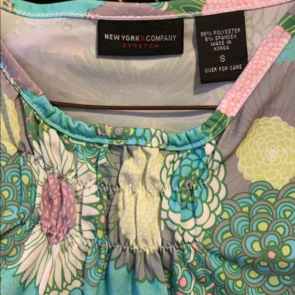 Ladies top - Picture 2 of 2